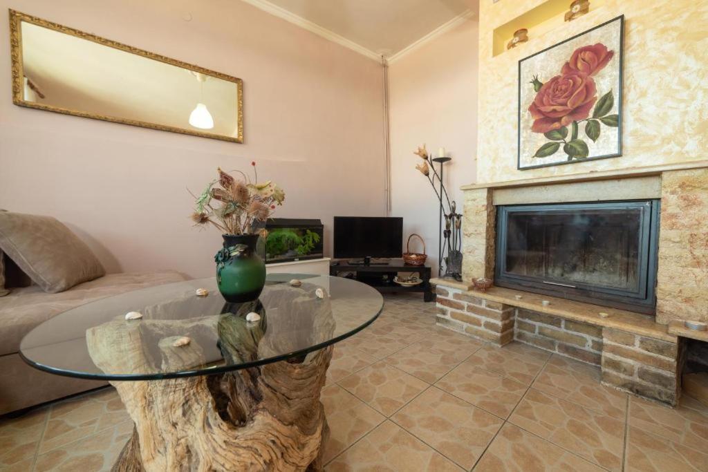 Menecrates Rustic - San Matteo Apartment Ágios Matthaíos Bagian luar foto