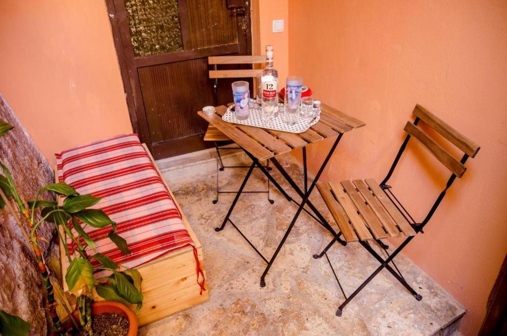 Menecrates Rustic - San Matteo Apartment Ágios Matthaíos Bagian luar foto