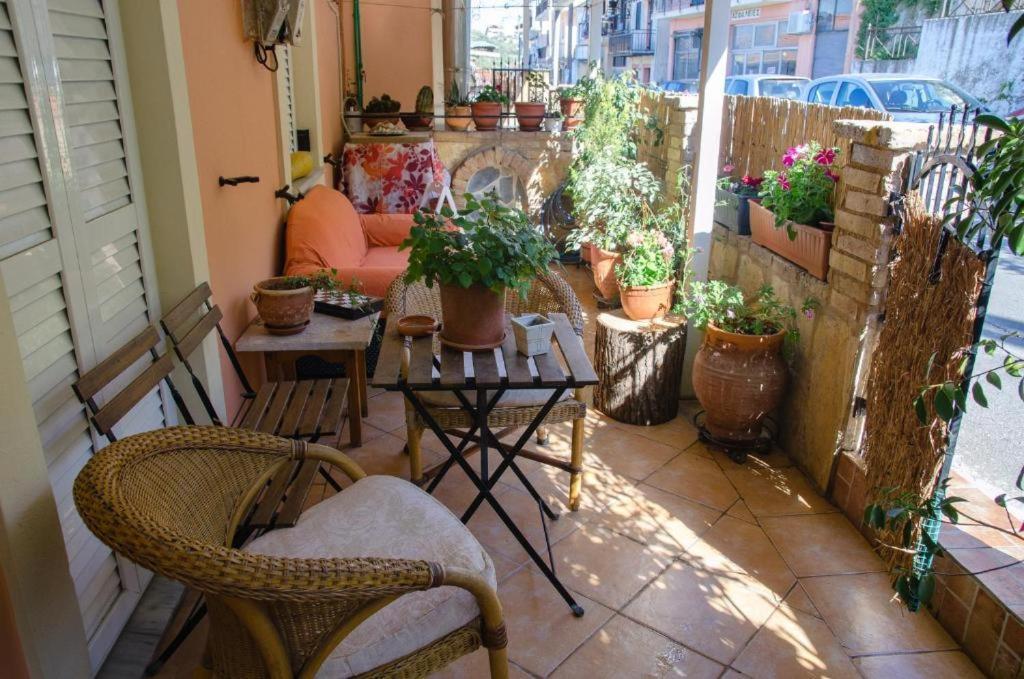 Menecrates Rustic - San Matteo Apartment Ágios Matthaíos Bagian luar foto