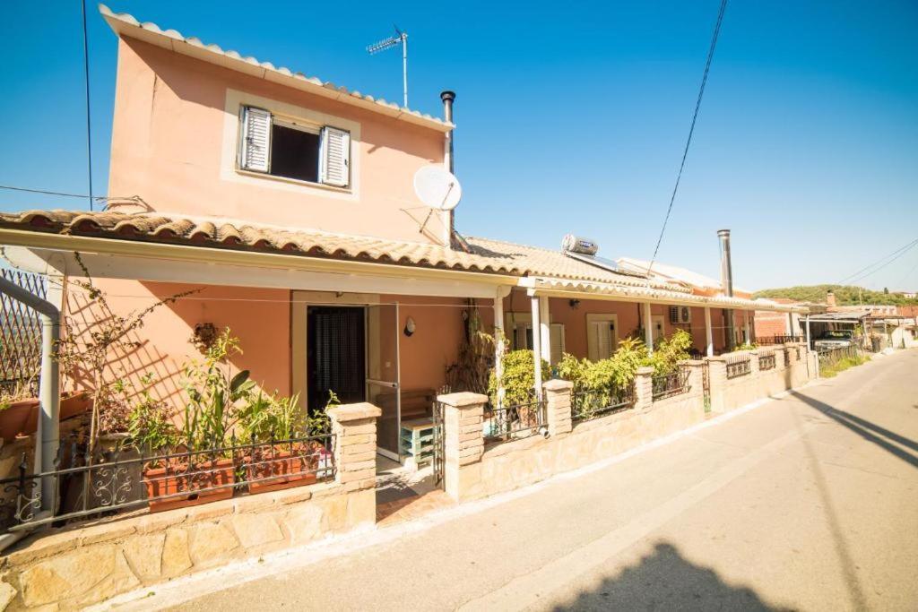 Menecrates Rustic - San Matteo Apartment Ágios Matthaíos Bagian luar foto
