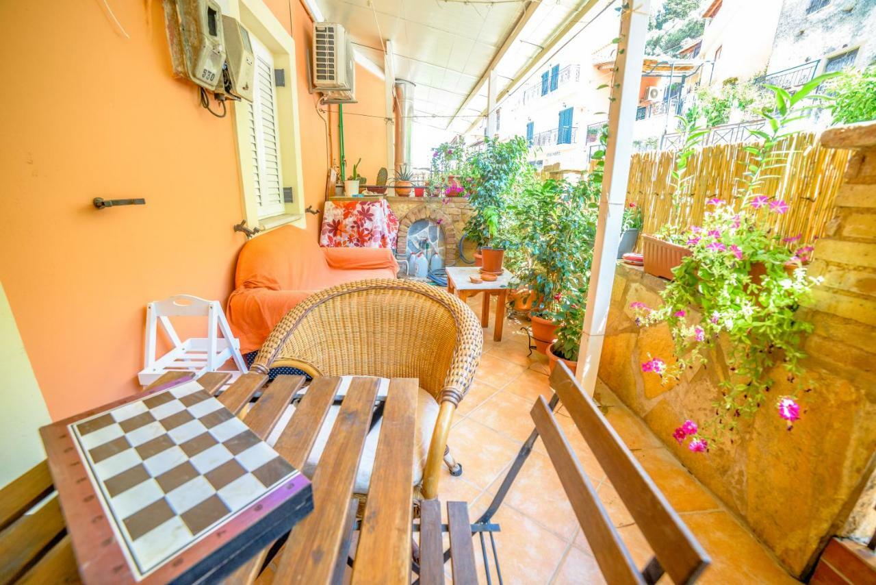 Menecrates Rustic - San Matteo Apartment Ágios Matthaíos Bagian luar foto