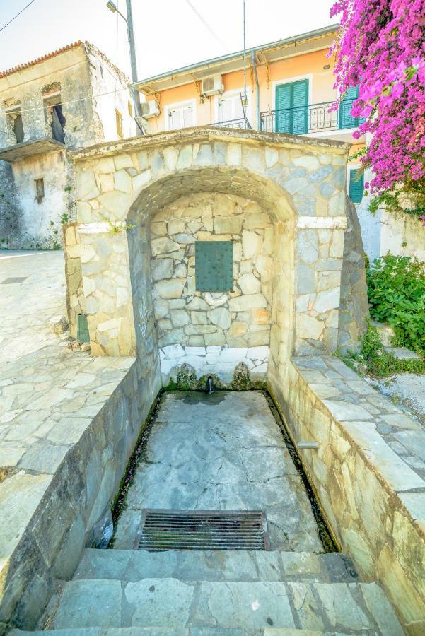 Menecrates Rustic - San Matteo Apartment Ágios Matthaíos Bagian luar foto